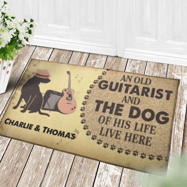 "An old guitarist and the dog of his life live here" name personalized doormat DMTU04